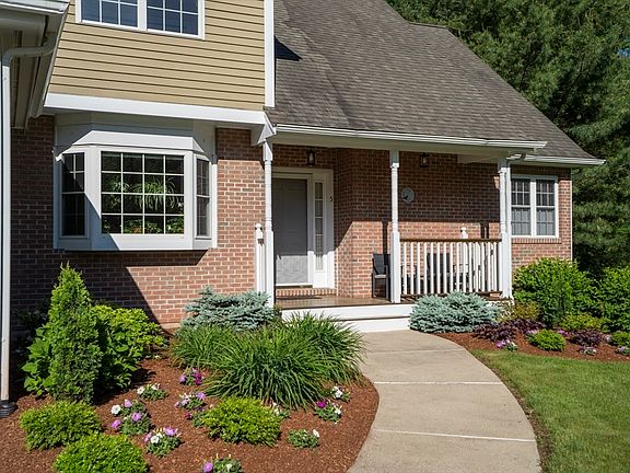 3rd image of 5 Lane Farm Dr