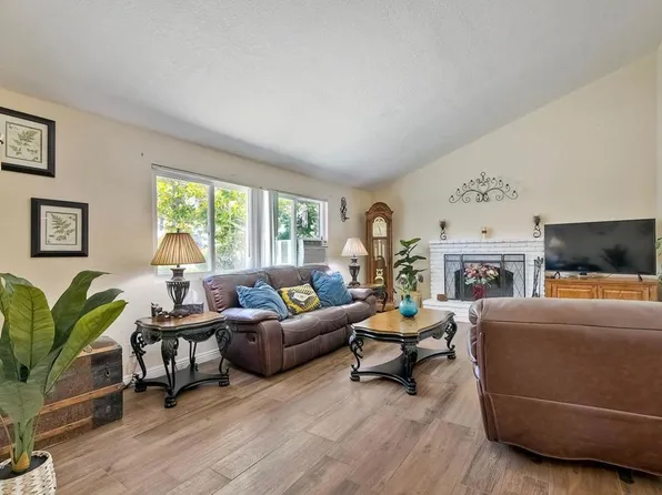 309 Taylor St, Vista, CA 92084