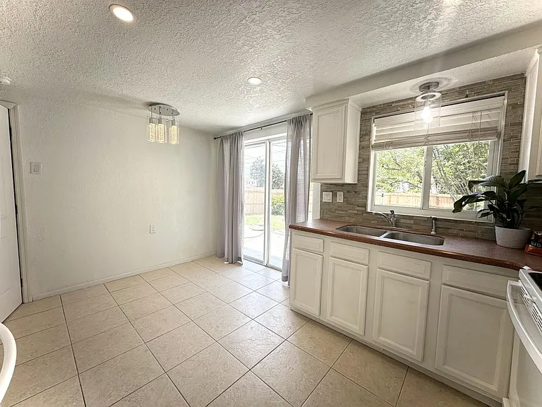 4525 Nimmer Dr — Photo 5