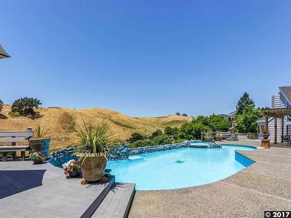 1st image of 2386 Saddleback Dr