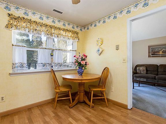 4th image of 69 Crescent Cir