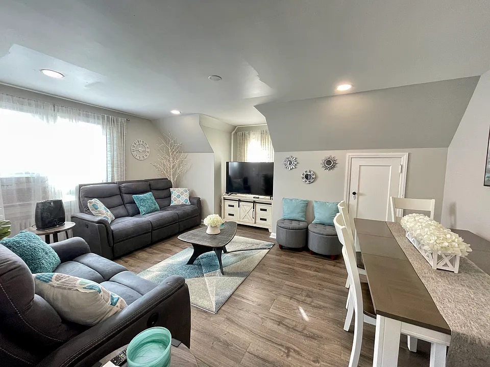 31 Cloverdale Rd #2