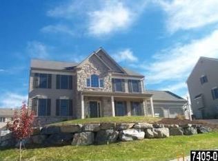 15 Casey Ln, York, PA 17402