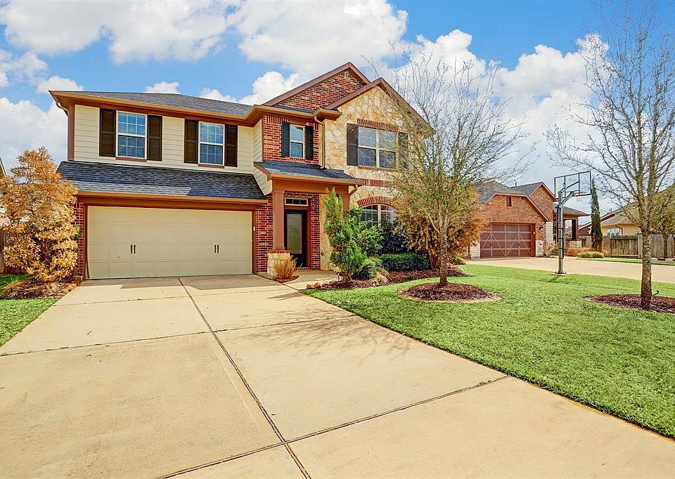 Welcome home to 12323 Spellbrook Point! This gorgeous house has no rear neighbors!