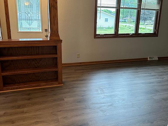 LR , Front entry from Kitchen