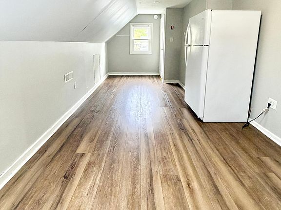 2nd image of 549 Valley St #2A