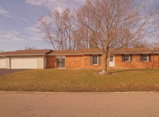 909 Southtown Estates Dr, Winona Lake, IN 46590