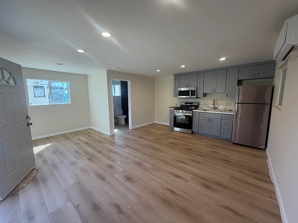 7651 Oak Park Ave