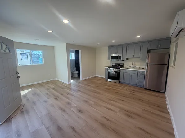 7651 Oak Park Ave, Van Nuys, CA 91406