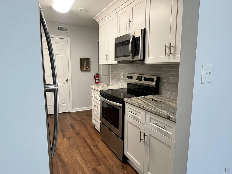 802 Cypress Point Cir #B — Photo 8