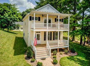 2417 Forest Dr, Waynesboro, VA 22980