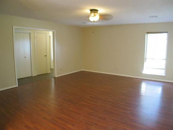 2nd image of 918 E Franklin Ave