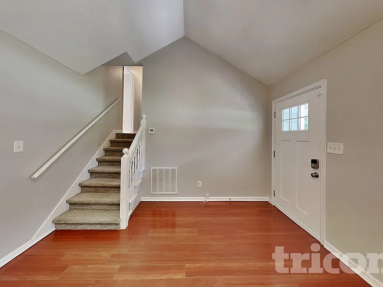 48 Halehaven Dr — Photo 2