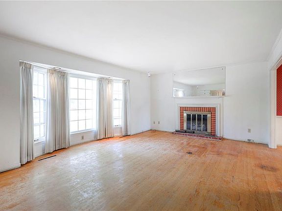 5th image of 406 W 109th St