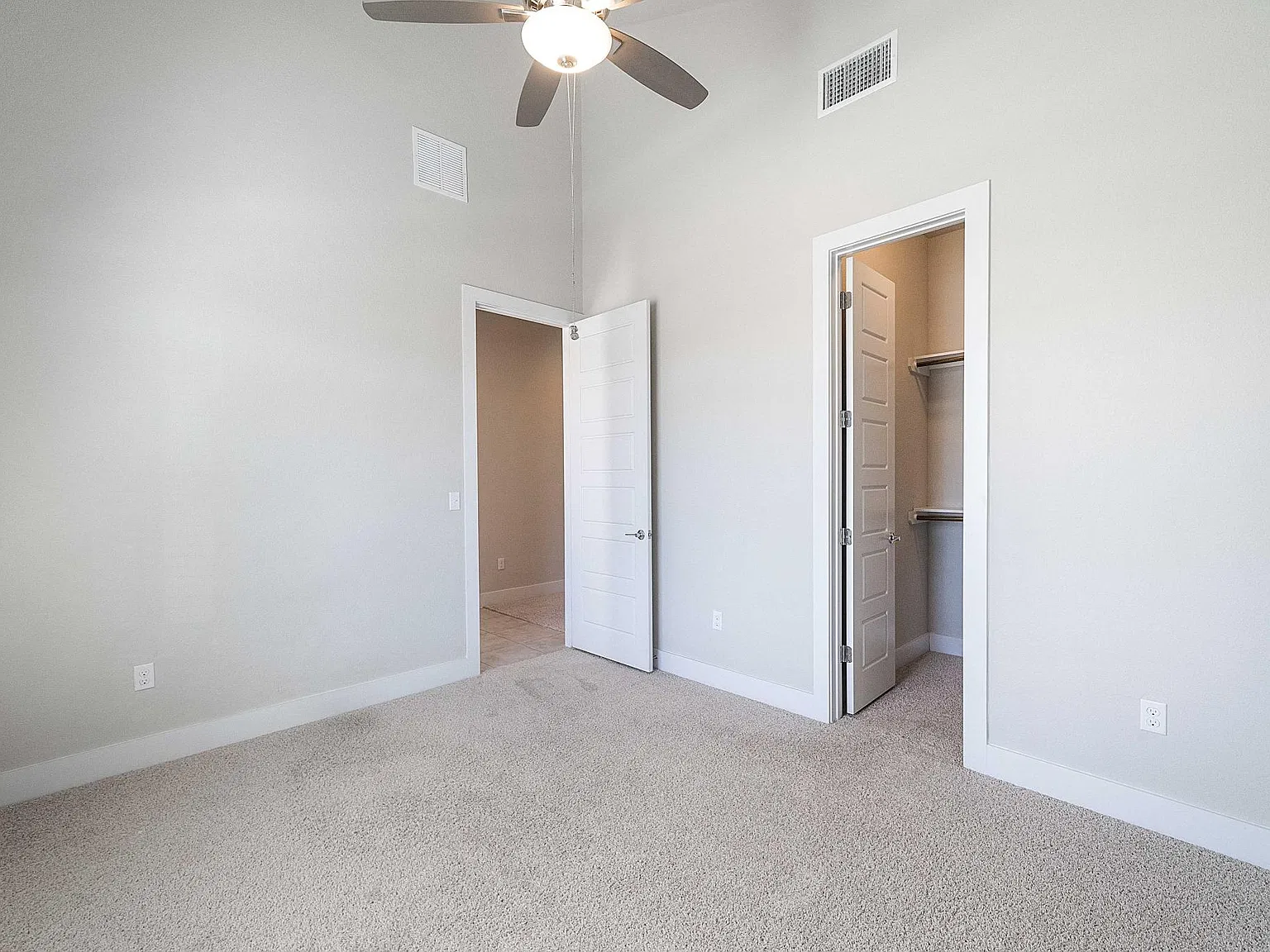 4 bed, 2.5 bath, 2365 sqft, $2,495 — Photo 3