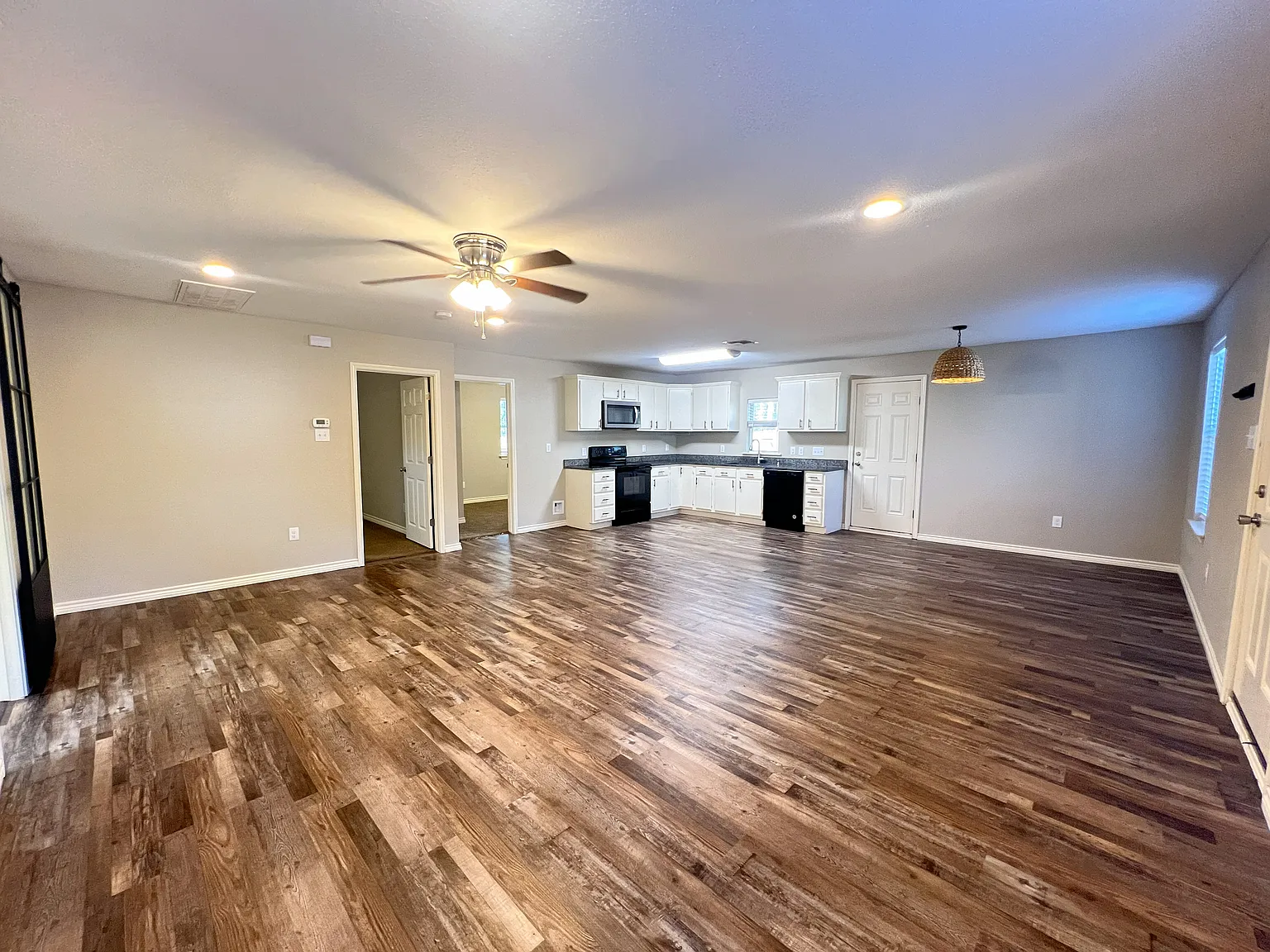 2 bed, 1045 sqft, $1,400 — Photo 3