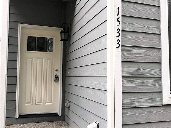 2nd image of 1533 NE Fontaine Way