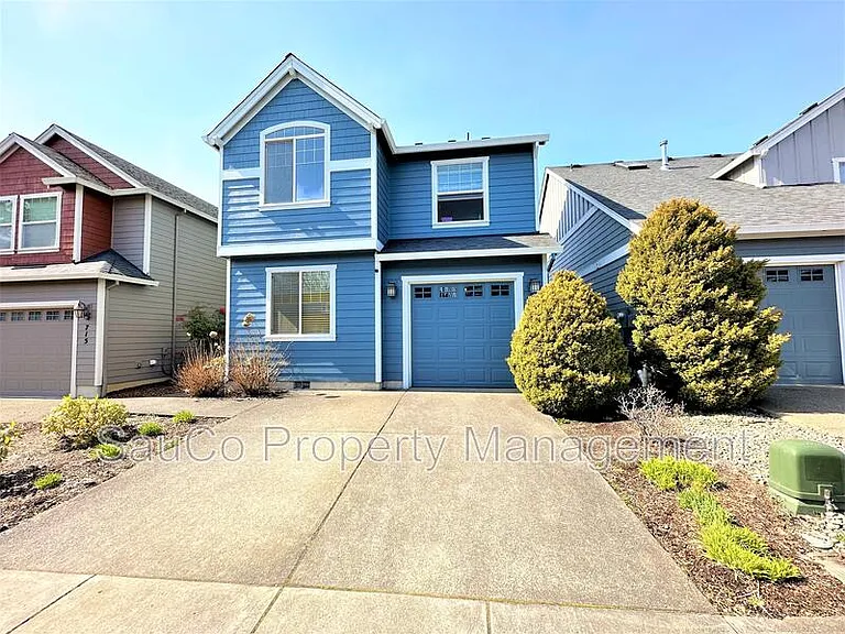 727 NE 65th Ct — Photo 3