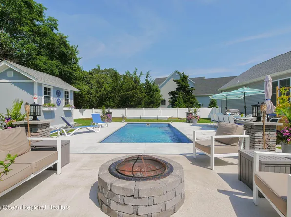 24 Woodview Lane, Cape May Court House, NJ 08210