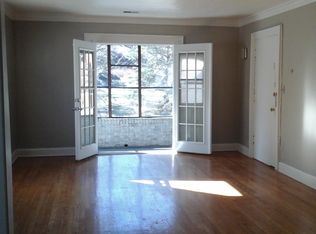 5003 Wyandotte St APT 2S, Kansas City, MO 64112