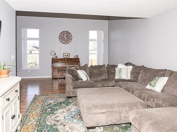 3rd image of 247 Broadmoor Bnd