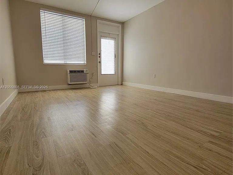 441 Collins Ave #10 — Photo 8