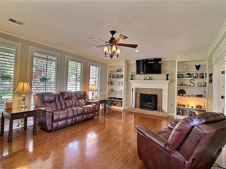 2345 Linkenholt Dr — Photo 6