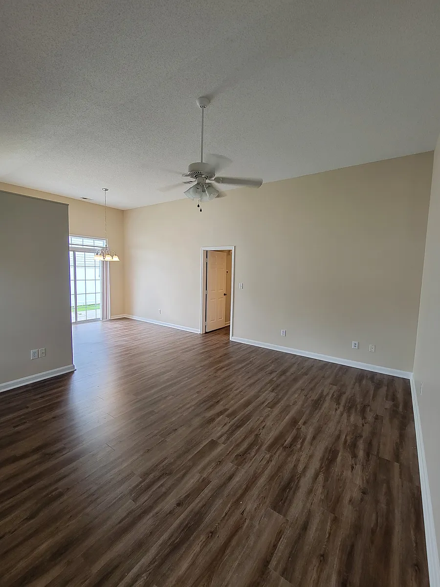 Building Photo - 1802 Barberry Dr