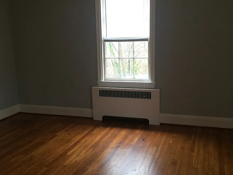 534 Logan St — Photo 32