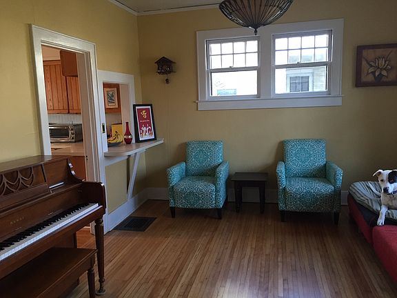 Dining room to kitchen