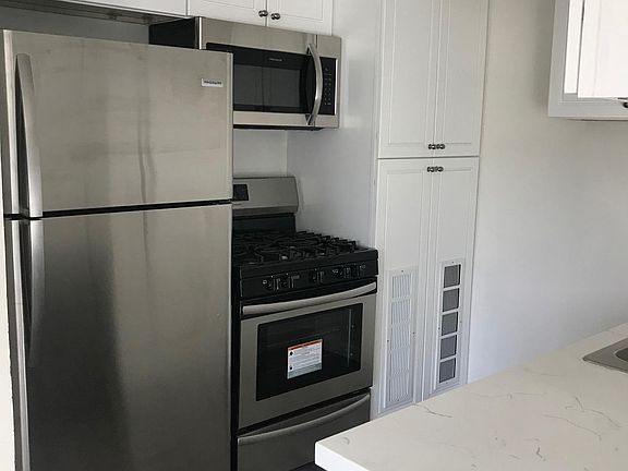 2nd image of 6050 Coldwater Canyon Ave #8