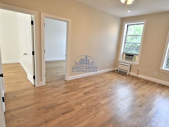 5th image of 4341 44th St APT 3F