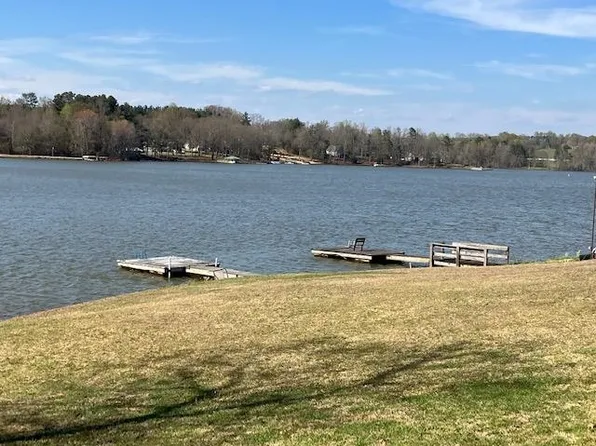 119 Dickson Cove Rd, Campobello, SC 29322