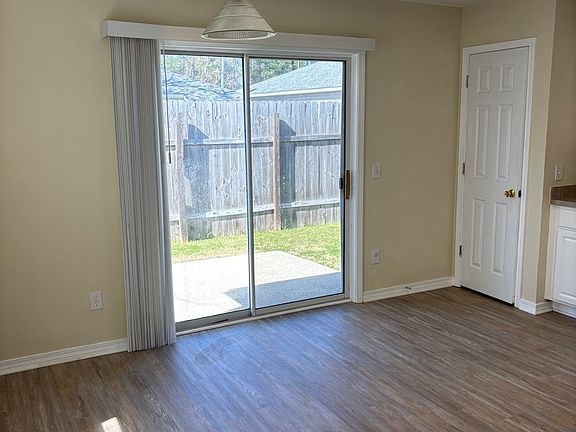 4th image of 1006 Antigua Cir