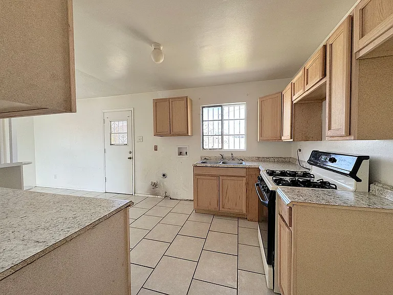 4117 Volcanic Ave — Photo 7