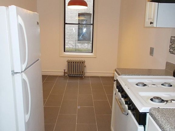 2nd image of 540 Saint Johns Pl APT 2B
