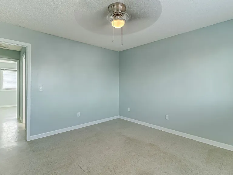 833 Mary St #B — Photo 17