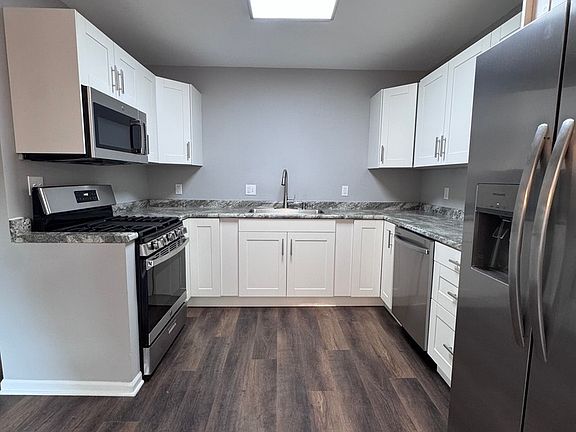5th image of 2059 Robert St