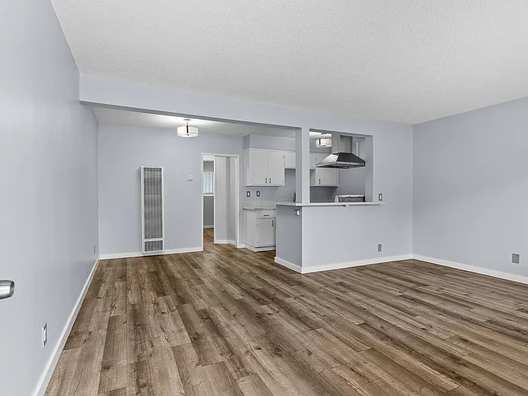 1121 Daisy Avenue — Photo 28