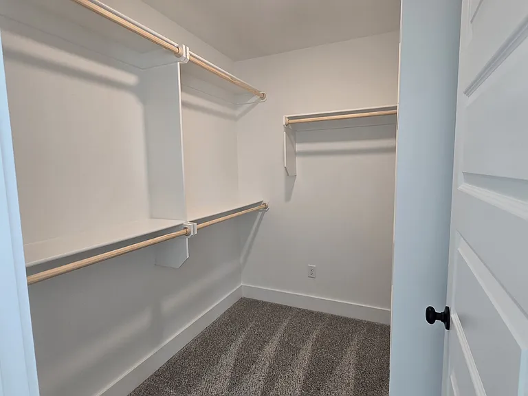 1620 E White Oak St — Photo 4