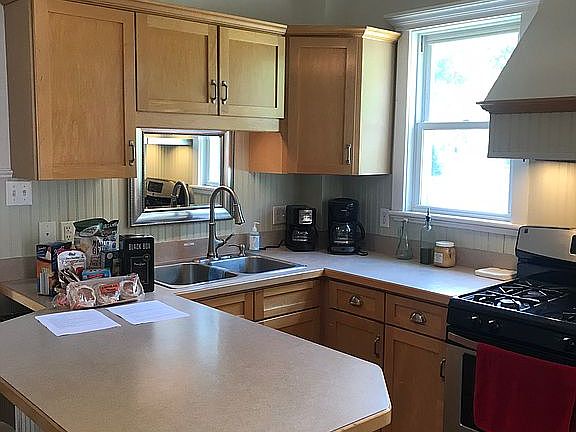 3rd image of 272 Nelson Ave