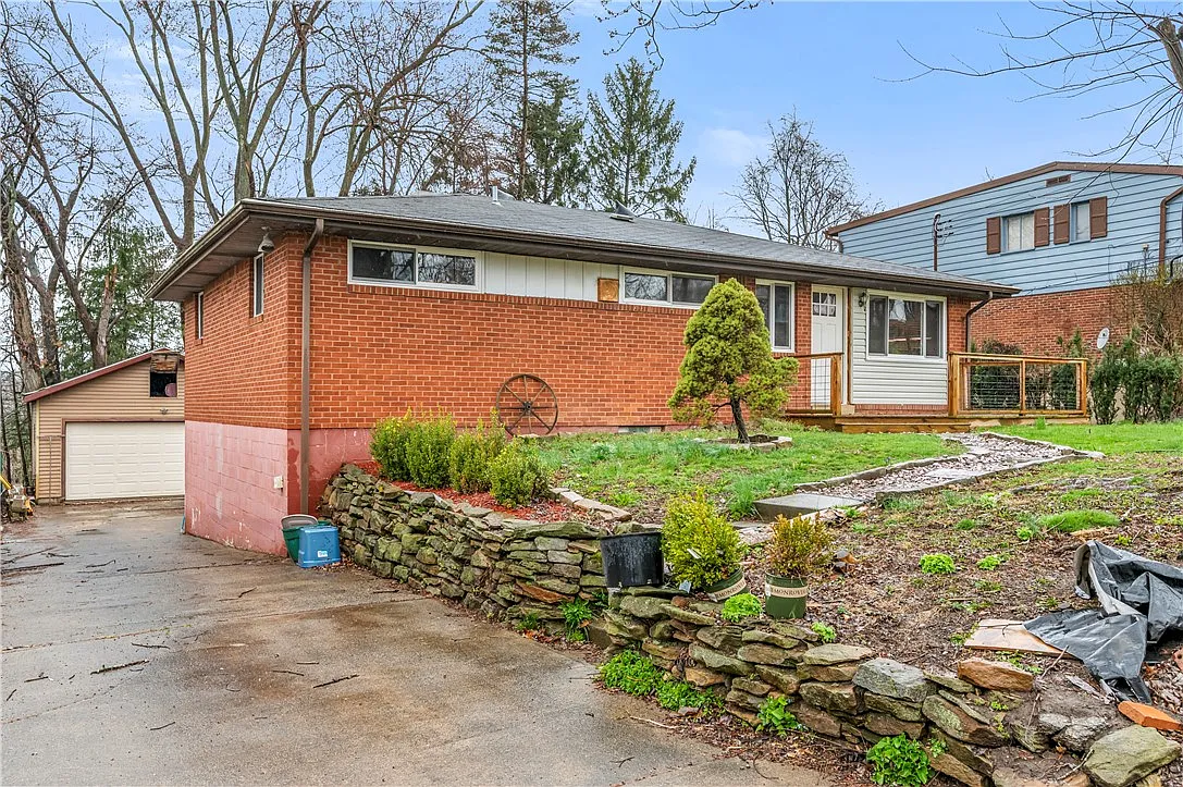 533 Sunnyfield Dr photo 1