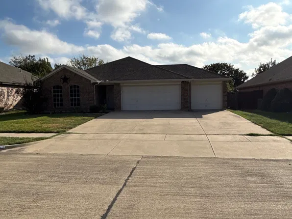 332 Willow Vista Dr, Saginaw, TX 76179