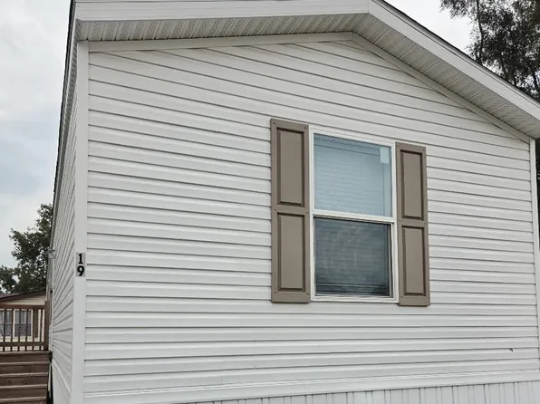 19 Bayberry St, Westland, MI 48186