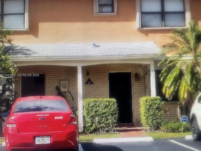 730 NW 106th Ter #730 — Photo 10