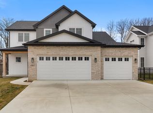 1307 Ravenwood Dr, Mahomet, IL 61853