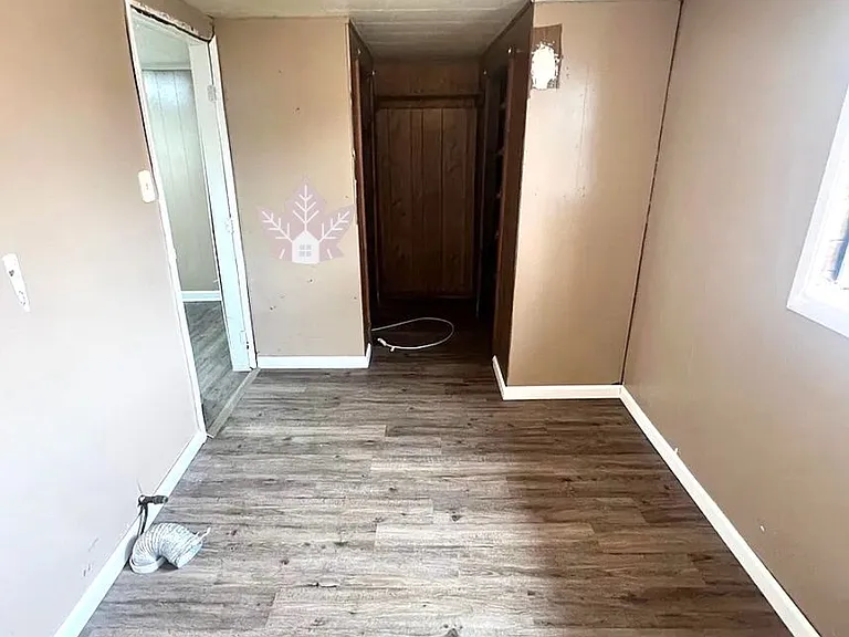 413 E South D St — Photo 11