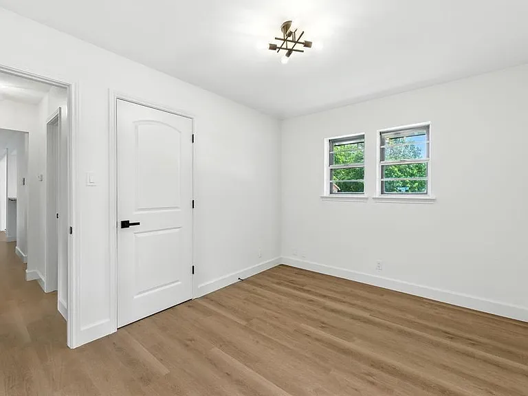 8520 Bradford Dr — Photo 23