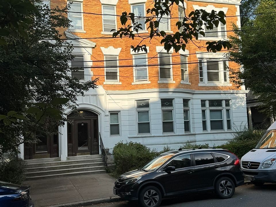 1st image of 12 Kilsyth Rd APT 3