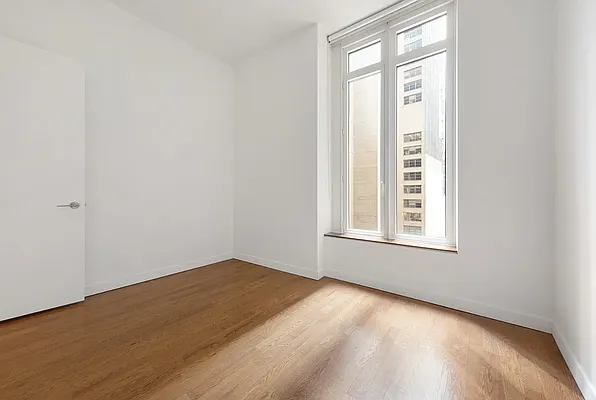 Rented by SERHANT. | media 6